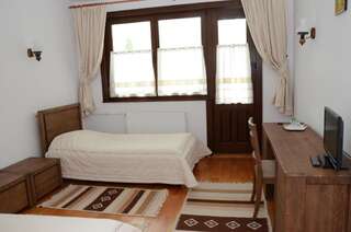 Отель Casa de Oaspeți Sfântul Nicolae Яссы Двухместный номер с 1 кроватью или 2 отдельными кроватями-6